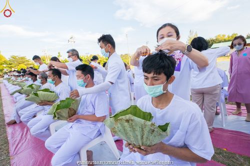 ภาพ No.39640:พิธีตัดปอยผม ปลงผม ขอขมารับผ้าไตรและพิธีบรรพชา ในโครงการอุปสมบท บูชาธรรมมหาปูชนียาจารย์ ประจำปี 2564 ชุดที่ 4