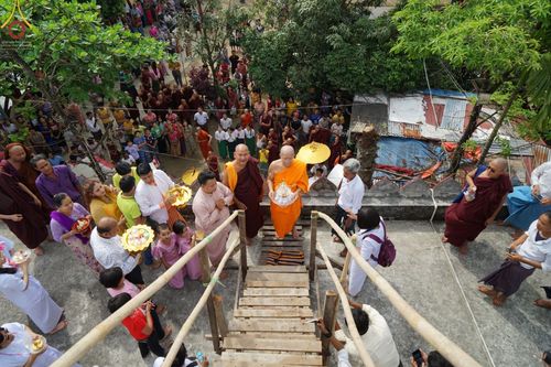 ภาพ No.57388:ประมวลภาพพิธีประดิษฐานพระบรมสารีริกธาตุพระเจดีย์ราชาธิราชมุนี ณ วัดอองเซยามิน ประเทศเมียนมาร์