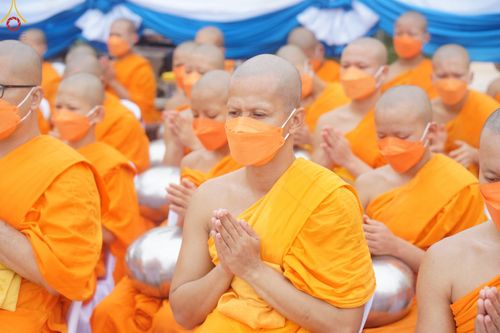 ภาพ No.50621:ประมวลภาพพิธีตักบาตร ณ วัดแม่แพ จ.แม่ฮ่องสอน เนื่องในวันธรรมชัย