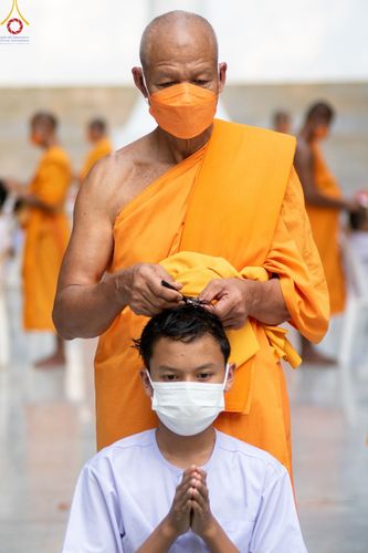 ภาพ No.44550:ประมวลภาพพิธีปลงผม โครงการบรรพชาสามเณรฟื้นฟูพระพุทธศาสนาทั่วไทย ณ อนุสรณ์สถานมหาวิหารพระมงคลเทพมุนี