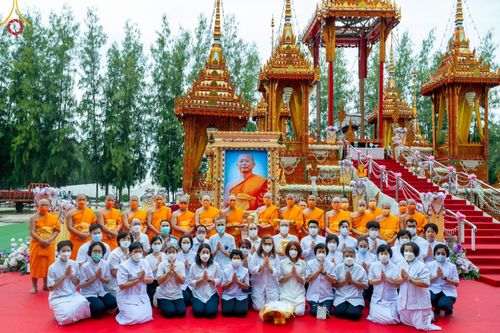 ภาพ No.49025:ประมวลภาพพิธีเก็บอัฐิและลอยอังคาร พระสุธรรมญาณวิเทศ  (สุธรรม สุธมฺโม)