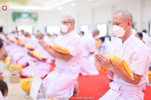 ภาพ No.40857:พิธีตัดปอยผม ปลงผม ขอขมารับผ้าไตรและพิธีบรรพชา ในโครงการอุปสมบท บูชาธรรมมหาปูชนียาจารย์ ประจำปี 2564 ชุดที่ 17