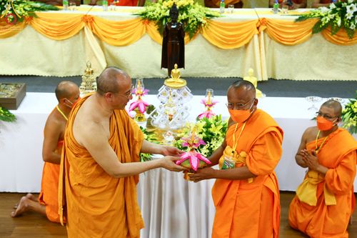 ภาพ No.46052:ประมวลภาพพิธีถวายพระบรมสารีริกธาตุ และบรรจุรัตนชาติเพื่อประดิษฐานเจดีย์ 3 แห่งในประเทศเวียดนาม พ.ศ. 2565