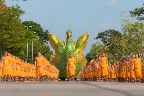 ภาพ No.43217:พิธีอัญเชิญมยุรนาวากาศ บูชาธรรมมหาปูชนียาจารย์ วันพฤหัสบดีที่ 3 กุมภาพันธ์ พ.ศ. 2565