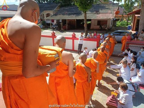 ภาพ No.40085:พิธีตัดปอยผม ปลงผม ขอขมารับผ้าไตรและพิธีบรรพชา ในโครงการอุปสมบท บูชาธรรมมหาปูชนียาจารย์ ประจำปี 2564 ชุดที่ 9