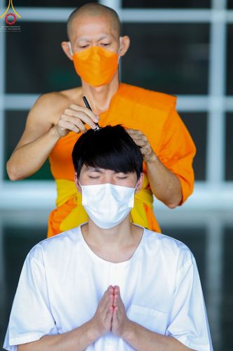 ภาพ No.43929:ประมวลภาพพิธีปลงผม ในโครงการอบรมธรรมทายาทระดับอุดมศึกษา รุ่นที่ 49