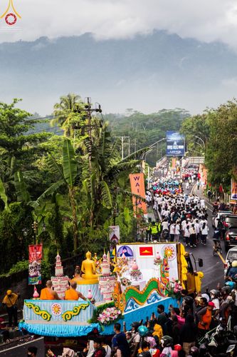 ภาพ No.46374:ประมวลภาพขบวนรถบุปผชาติ อัญเชิญน้ำและไฟศักดิ์สิทธิ์ ณ ประเทศอินโดนีเซีย