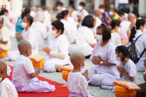 ภาพ No.44698:ประมวลภาพพิธีบรรพชา ในโครงการบรรพชาสามเณรฟื้นฟูพระพุทธศาสนาทั่วไทย ณ วัดสองพี่น้อง