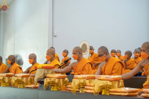 ภาพ No.45366:ประมวลภาพพิธีตักบาตรสามเณรใหม่ โครงการบรรพชาสามเณรฟื้นฟูพระพุทธศาสนาทั่วไทย ณ ศูนย์อบรมเยาวชนนครปฐม