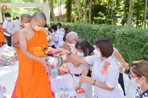 ภาพ No.46000:ประมวลภาพพิธีตักบาตร โครงการบรรพชาสามเณรฟื้นฟูพระพุทธศาสนาทั่วไทย ณ ณ ธุดงคสถานจันทปุระ