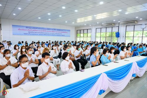 ภาพ No.53239:ประมวลภาพพิธีทำบุญ และฟังเทศน์ บทพระธรรมเทศนาเฉลิมพระธรรมบารมีใน “อุภินนมัตถจรกถา” เนื่องในโอกาสมหามงคลเฉลิมพระชนมพรรษา 90 พรรษา สมเด็จพระนางเจ้าสิริกิติ์ พระบรมราชินีนาถ พระบรมราชชนนีพันปีหลวง