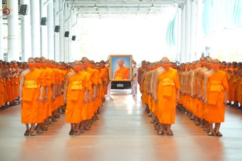 ภาพ No.48489:ประมวลภาพพิธีรับร่างนักสร้างบารมี พระเดชพระคุณพระสุธรรมญาณวิเทศ วิ. (สุธรรม สุธมฺโม)