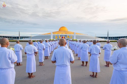 ภาพ No.47531:ประมวลภาพพิธีขอขมาและมอบผ้าไตร โครงการบรรพชาอุปสมบทหมู่ รุ่นเข้าพรรษา 2565