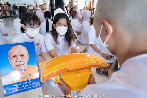 ภาพ No.40432:พิธีตัดปอยผม ปลงผม ขอขมารับผ้าไตรและพิธีบรรพชา ในโครงการอุปสมบท บูชาธรรมมหาปูชนียาจารย์ ประจำปี 2564 ชุดที่ 13