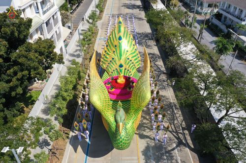 ภาพ No.42658:พิธีอัญเชิญมยุรนาวากาศ ประดิษฐาน ณ อาคาร 100 ปี เนื่องในวันคล้ายวันเกิด ครบ 113 ปี คุณยายอาจารย์มหารัตนอุบาสิกาจันทร์ ขนนกยูง