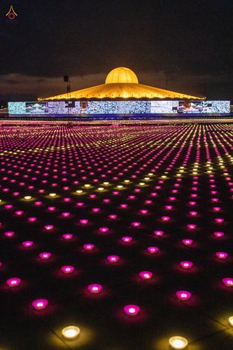 ภาพ No.38714:พิธีจุดประทีปถวายเป็นพุทธบูชา และพิธีลอยกระทงธรรม เนื่องในวันลอยกระทง ณ วัดพระธรรมกาย