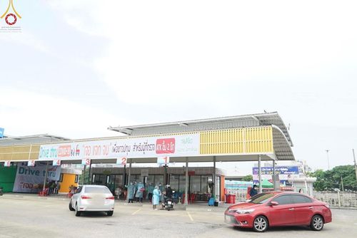 ภาพ No.47430:ประมวลภาพวัดพระธรรมกาย มูลนิธิธรรมกาย และคณะศิษยานุศิษย์ฯ รับมอบโล่เกียรติคุณผู้สนับสนุนการขับเคลื่อน “โครงการ Drive thru เจอ แจก จบ เพื่อชาวปทุมฯ”