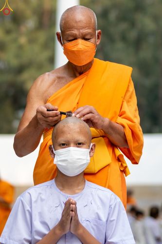 ภาพ No.44549:ประมวลภาพพิธีปลงผม โครงการบรรพชาสามเณรฟื้นฟูพระพุทธศาสนาทั่วไทย ณ อนุสรณ์สถานมหาวิหารพระมงคลเทพมุนี
