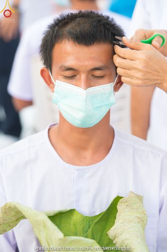 ภาพ No.39639:พิธีตัดปอยผม ปลงผม ขอขมารับผ้าไตรและพิธีบรรพชา ในโครงการอุปสมบท บูชาธรรมมหาปูชนียาจารย์ ประจำปี 2564 ชุดที่ 4