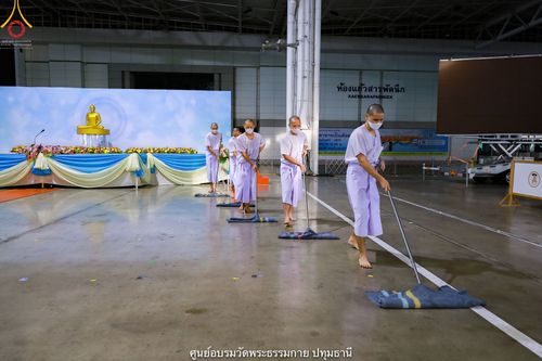 ภาพ No.40019:พิธีตัดปอยผม ปลงผม ขอขมารับผ้าไตรและพิธีบรรพชา ในโครงการอุปสมบท บูชาธรรมมหาปูชนียาจารย์ ประจำปี 2564 ชุดที่ 8