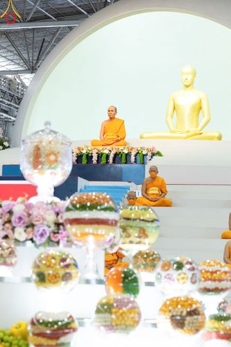 ภาพ No.52299:ประมวลภาพพิธีบูชาข้าวพระ (วันอาทิตย์ต้นเดือนตุลาคม) ณ วัดพระธรรมกาย จ.ปทุมธานี 