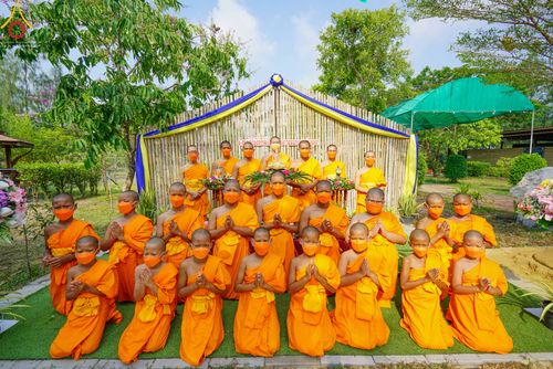 ภาพ No.45818:ประมวลภาพพิธีตักบาตรสามเณรใหม่ โครงการบรรพชาสามเณรฟื้นฟูพระพุทธศาสนาทั่วไทย ณ ศูนย์ปฏิบัติธรรมพระนครศรีอยุธยา