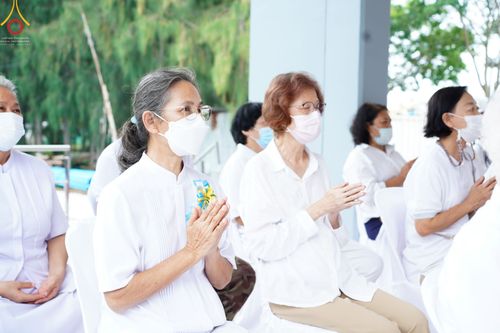 ภาพ No.52148:ประมวลภาพพิธีสักการะพระมงคลเทพมุนี (สด จนฺทสโร) ณ ศูนย์ปฏิบัติธรรมพระมงคลเทพมุนี