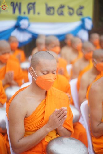 ภาพ No.50626:ประมวลภาพพิธีตักบาตร ณ วัดแม่แพ จ.แม่ฮ่องสอน เนื่องในวันธรรมชัย