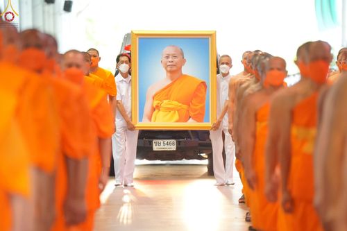ภาพ No.48487:ประมวลภาพพิธีรับร่างนักสร้างบารมี พระเดชพระคุณพระสุธรรมญาณวิเทศ วิ. (สุธรรม สุธมฺโม)