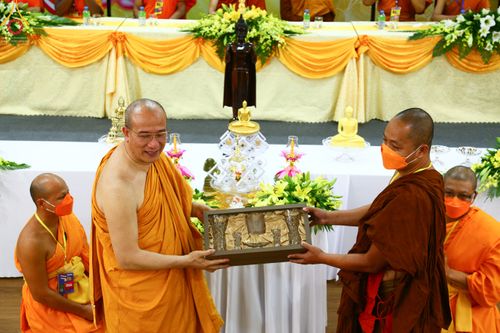 ภาพ No.46056:ประมวลภาพพิธีถวายพระบรมสารีริกธาตุ และบรรจุรัตนชาติเพื่อประดิษฐานเจดีย์ 3 แห่งในประเทศเวียดนาม พ.ศ. 2565