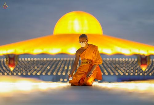 ภาพ No.38720:พิธีจุดประทีปถวายเป็นพุทธบูชา และพิธีลอยกระทงธรรม เนื่องในวันลอยกระทง ณ วัดพระธรรมกาย