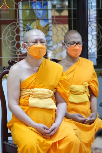 ภาพ No.47900:ประมวลภาพมูลนิธิธรรมกาย ถวายเทียนพรรษา อัญเชิญพระธาตุถวายวัดเถรวาทเวียดนาม