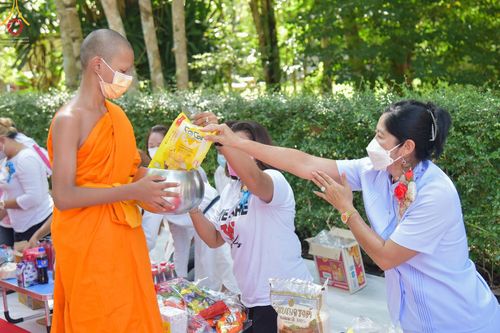 ภาพ No.46005:ประมวลภาพพิธีตักบาตร โครงการบรรพชาสามเณรฟื้นฟูพระพุทธศาสนาทั่วไทย ณ ณ ธุดงคสถานจันทปุระ