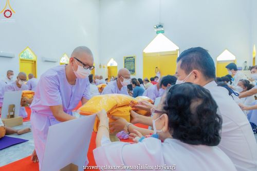 ภาพ No.40507:พิธีตัดปอยผม ปลงผม ขอขมารับผ้าไตรและพิธีบรรพชา ในโครงการอุปสมบท บูชาธรรมมหาปูชนียาจารย์ ประจำปี 2564 ชุดที่ 14