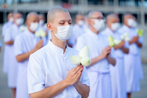 ภาพ No.47530:ประมวลภาพพิธีขอขมาและมอบผ้าไตร โครงการบรรพชาอุปสมบทหมู่ รุ่นเข้าพรรษา 2565