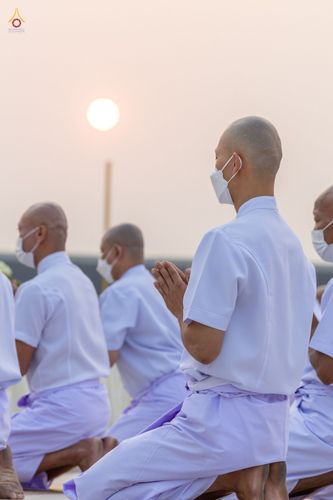 ภาพ No.44207:ประมวลภาพพิธีเวียนประทักษิณ, พิธีวันทาพระมหาธรรมกายเจดีย์ และพิธีขอขมารับผ้าไตร โครงการบวชภาคฤดูร้อน พ.ศ. 2565