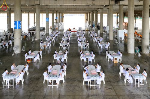 ภาพ No.49425:ประมวลภาพสาธุชนร่วมรับบุญ แกะถ่าน Led วันที่ 10 สิงหาคม พ.ศ. 2565 ณ วัดพระธรรมกาย