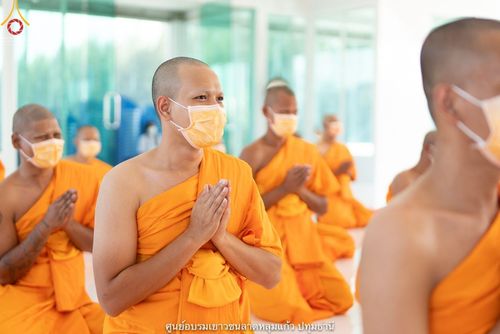 ภาพ No.39642:พิธีตัดปอยผม ปลงผม ขอขมารับผ้าไตรและพิธีบรรพชา ในโครงการอุปสมบท บูชาธรรมมหาปูชนียาจารย์ ประจำปี 2564 ชุดที่ 4