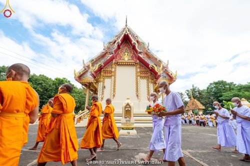 ภาพ No.40263:พิธีตัดปอยผม ปลงผม ขอขมารับผ้าไตรและพิธีบรรพชา ในโครงการอุปสมบท บูชาธรรมมหาปูชนียาจารย์ ประจำปี 2564 ชุดที่ 11