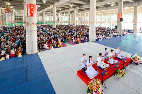 ภาพ No.52045:ประมวลภาพพิธีตักบาตรมิตรภาพไทย-เมียนมาร์ 105 รูป ณ วัดพระธรรมกาย