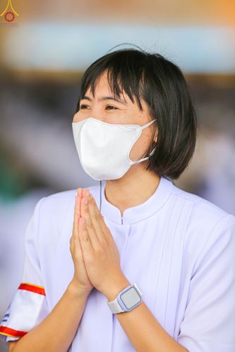 ภาพ No.52233:ประมวลภาพพิธีตักบาตรข้าวสารอาหารแห้ง (วันอาทิตย์ต้นเดือนตุลาคม) ณ บ้านแก้วเรือนทองคุณยายฯ วัดพระธรรมกาย