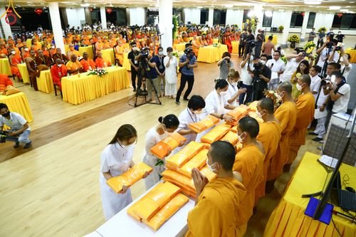 ภาพ No.46055:ประมวลภาพพิธีถวายพระบรมสารีริกธาตุ และบรรจุรัตนชาติเพื่อประดิษฐานเจดีย์ 3 แห่งในประเทศเวียดนาม พ.ศ. 2565