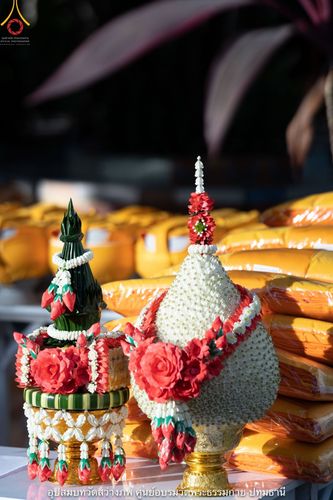 ภาพ No.40433:พิธีตัดปอยผม ปลงผม ขอขมารับผ้าไตรและพิธีบรรพชา ในโครงการอุปสมบท บูชาธรรมมหาปูชนียาจารย์ ประจำปี 2564 ชุดที่ 13