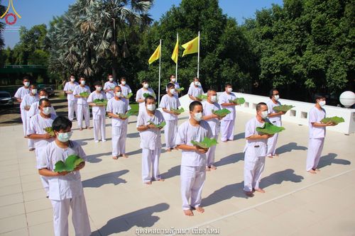 ภาพ No.39298:พิธีตัดปอยผมและปลงผมในโครงการอุปสมบท บูชาธรรมมหาปูชนียาจารย์ ประจำปี 2564 ชุดที่ 1