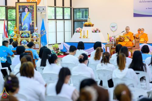 ภาพ No.53241:ประมวลภาพพิธีทำบุญ และฟังเทศน์ บทพระธรรมเทศนาเฉลิมพระธรรมบารมีใน “อุภินนมัตถจรกถา” เนื่องในโอกาสมหามงคลเฉลิมพระชนมพรรษา 90 พรรษา สมเด็จพระนางเจ้าสิริกิติ์ พระบรมราชินีนาถ พระบรมราชชนนีพันปีหลวง