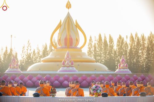 ภาพ No.41031:พิธีตัดปอยผม ปลงผม ขอขมารับผ้าไตรและพิธีบรรพชา ในโครงการอุปสมบท บูชาธรรมมหาปูชนียาจารย์ ประจำปี 2564 ชุดที่ 19