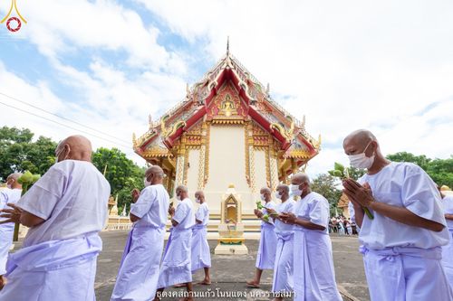 ภาพ No.40268:พิธีตัดปอยผม ปลงผม ขอขมารับผ้าไตรและพิธีบรรพชา ในโครงการอุปสมบท บูชาธรรมมหาปูชนียาจารย์ ประจำปี 2564 ชุดที่ 11