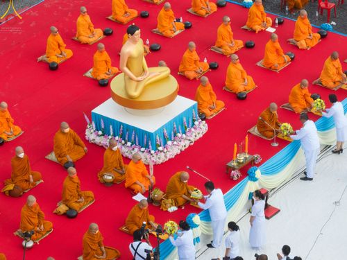 ภาพ No.49484:ประมวลภาพพิธีตักบาตรพระสงฆ์ 1,091 รูป เนื่องในวันแม่แห่งชาติ ณ ตลาดจัมโบ้ ชุดที่ 1