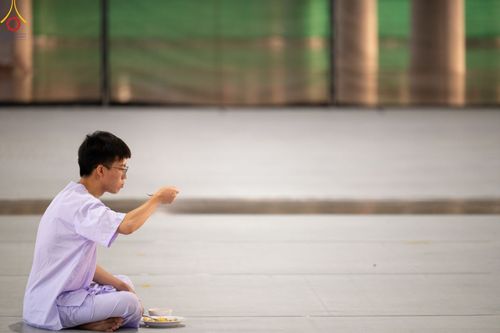 ภาพ No.47362:ประมวลภาพกิจวัตร-กิจกรรม ธรรมทายาท ในโครงการบรรพชาอุปสมบทหมู่ รุ่นเข้าพรรษา