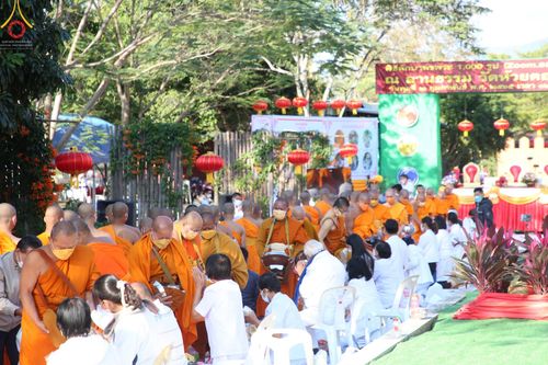 ภาพ No.43408: พิธีตักบาตรพระ 1,000 รูป ถวายเป็นพุทธบูชา ณ วัดห้วยตองสัก  จ.เชียงใหม่